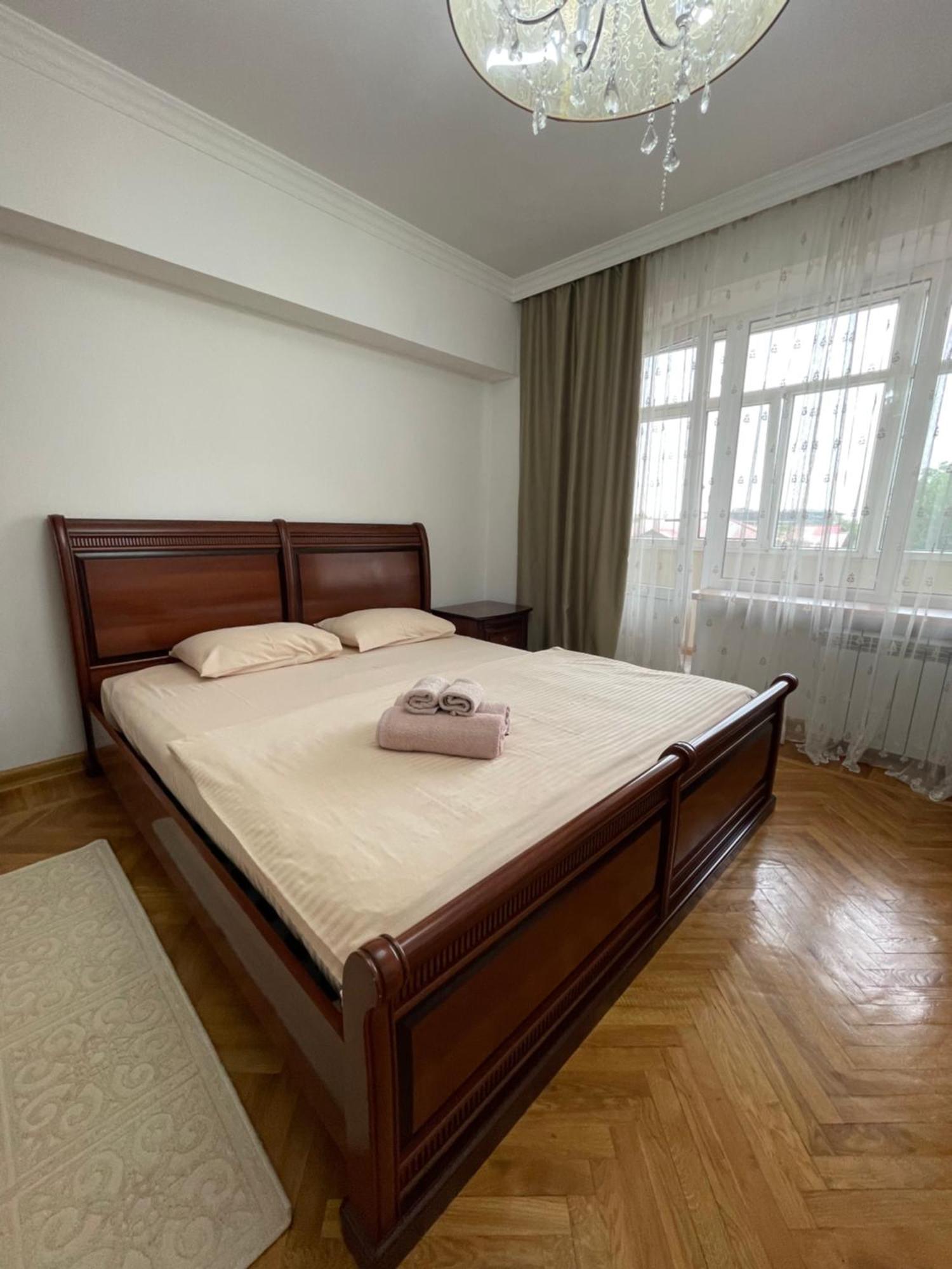 Двухкомнатная Квартира На Арбате Almaty Exterior foto
