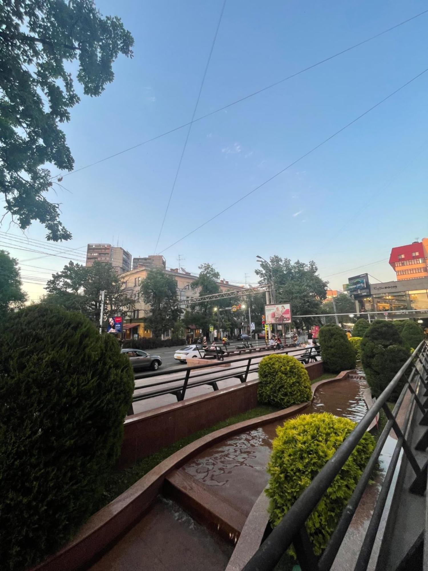 Двухкомнатная Квартира На Арбате Almaty Exterior foto