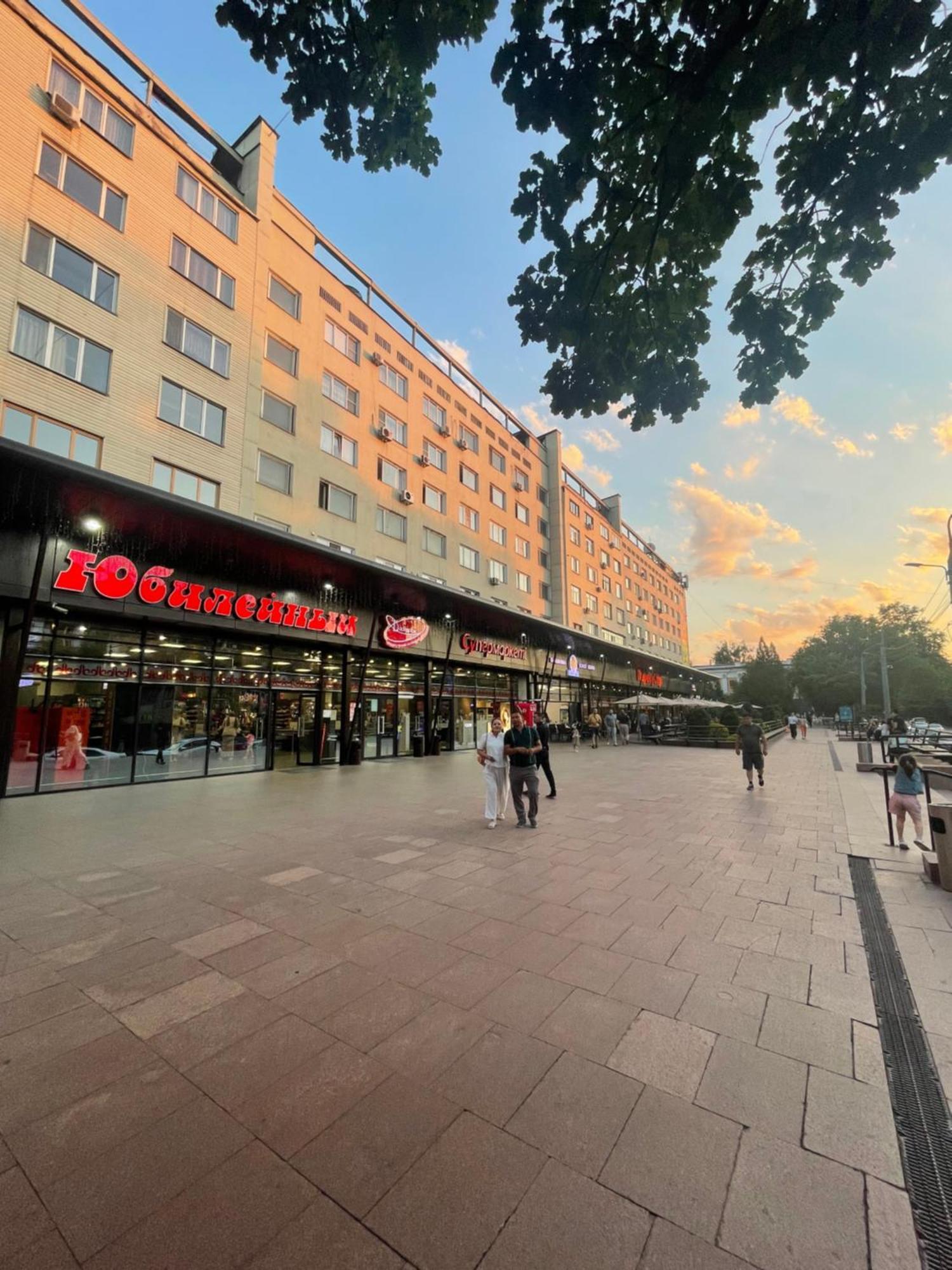 Двухкомнатная Квартира На Арбате Almaty Exterior foto